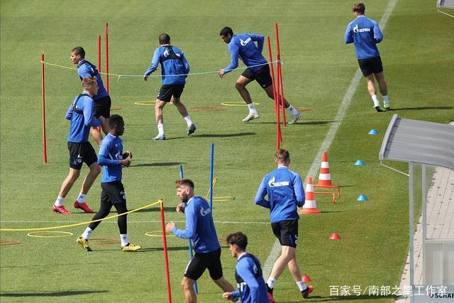 杜马选举揭示普京接班人之路，梅德韦杰夫被排除在外